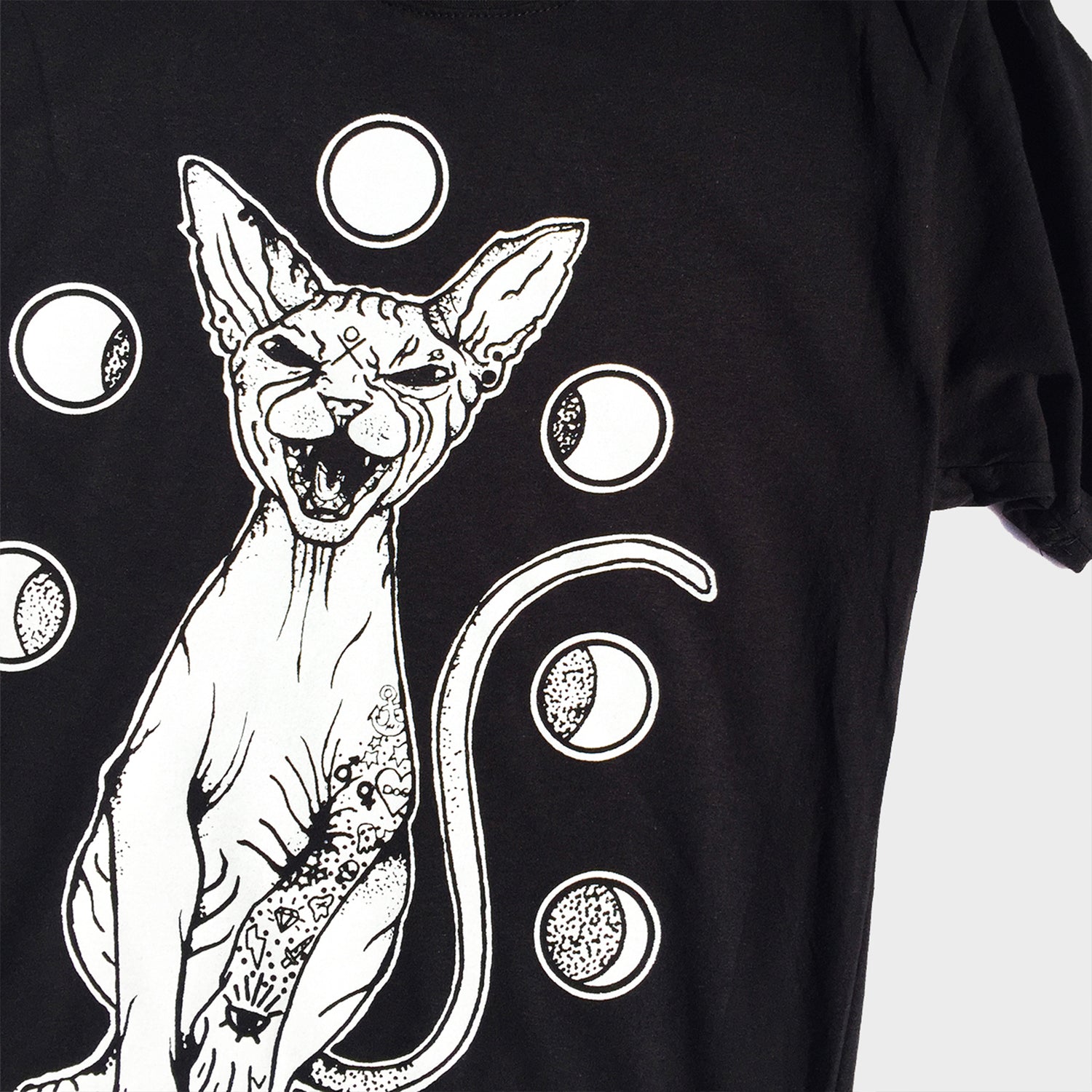 Moon Cat Black T-shirt - Free Shipping - iimvclothing